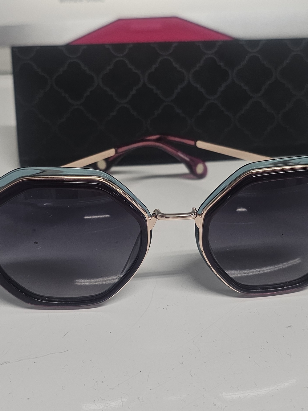 FYSH Women’s Hexagon-shaped Sunglasses